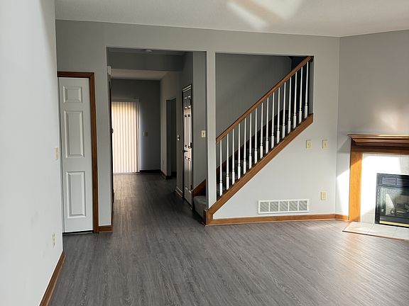 2nd image of 475 Radcliff Dr