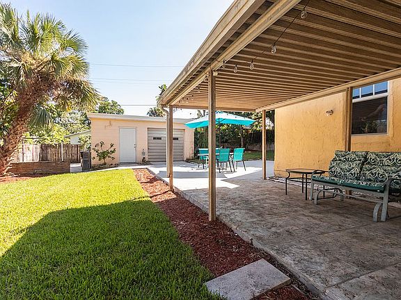 3rd image of 820 33rd St