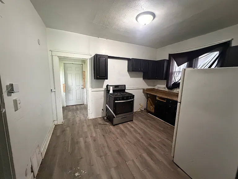 3001 W Seibold St — Photo 8