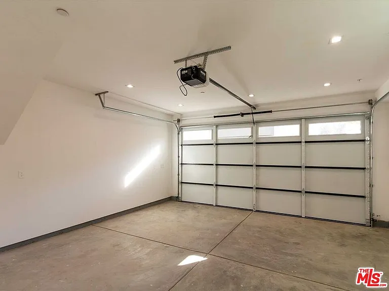 4826 W Pickford — Photo 46