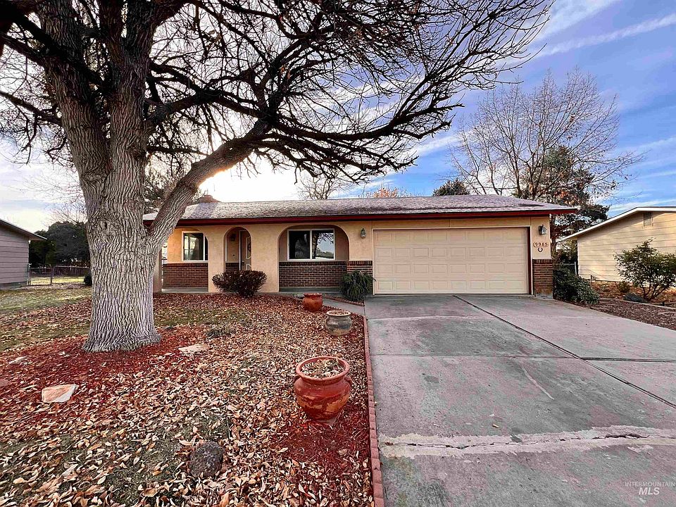 1st image of 9985 W Canterbury Dr