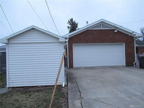 3rd image of 321 E Main St