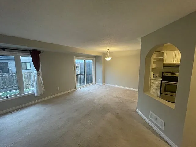 102 Nacarat Street — Photo 2