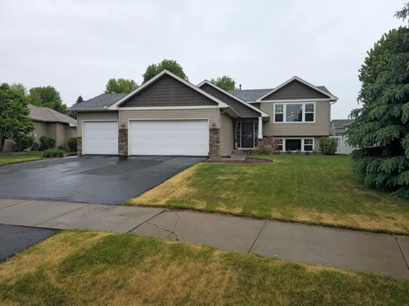 74 Coach Light Dr, Hudson, WI 54016