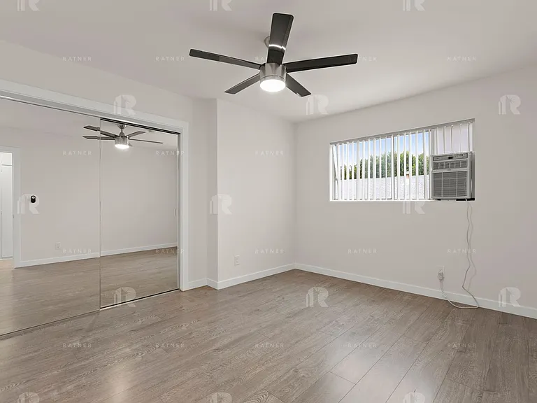 (AR/GA/YO:B) 7259 Willoughby Avenue — Photo 10