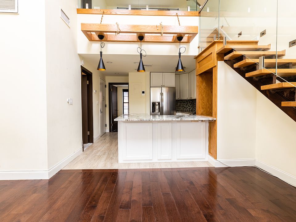 1st image of 48 Mac Dougal St #3