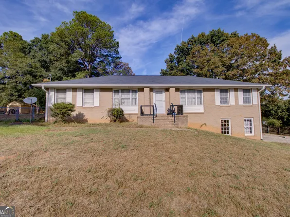 202 E Wright St, Winder, GA 30680