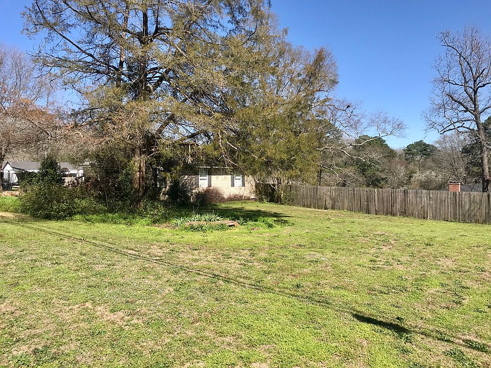 2nd image of 2513 Airport Rd