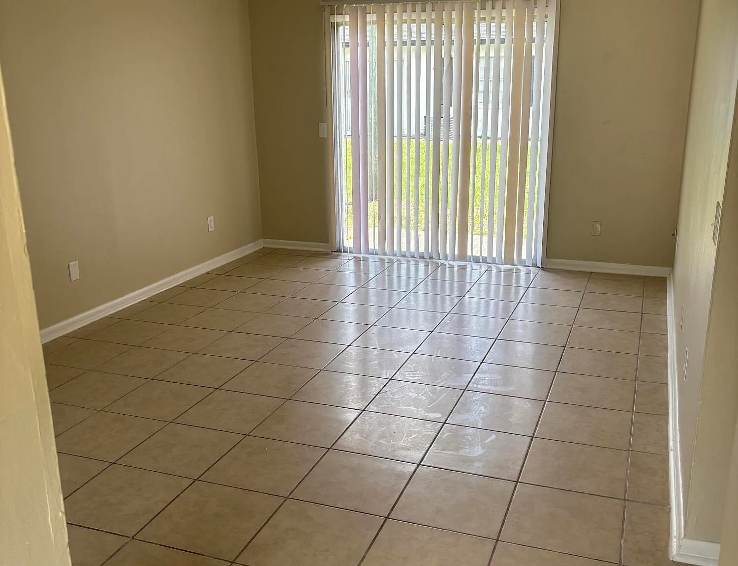 1 bed, 1.0 bath, 750 sqft, $1,050 — Photo 2