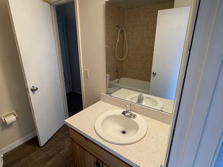 75 Springwood Sq — Photo 10