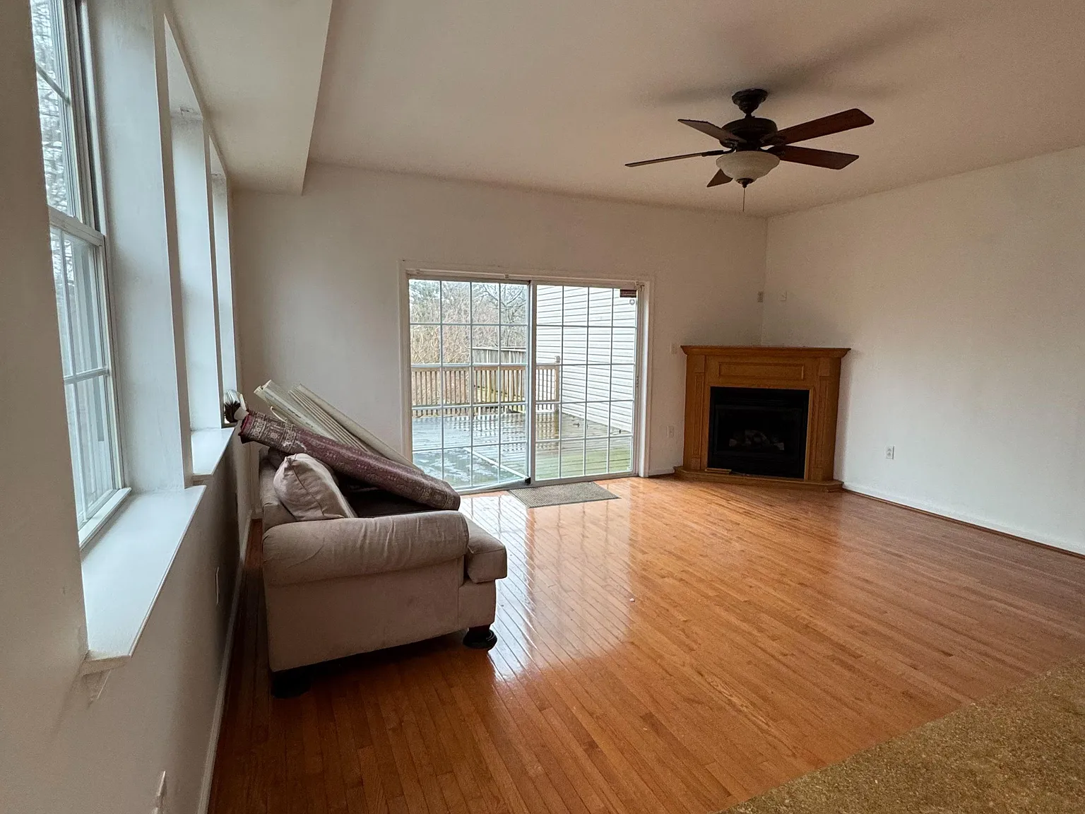 4 bed, 4.0 bath, 4000 sqft, $2,049 — Photo 4