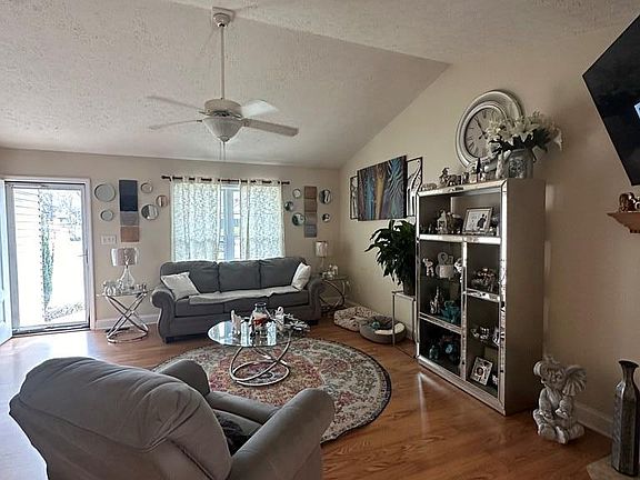 4th image of 32 Victoria Ct