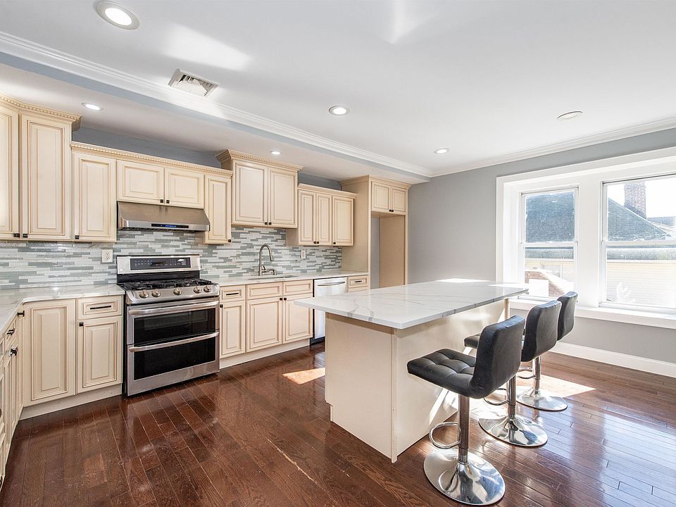 1st image of 894 Avenue C #1