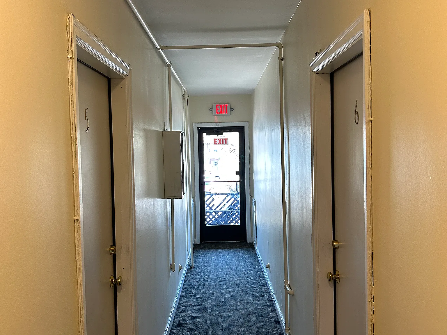 Studio, 300 sqft, $825 — Photo 4