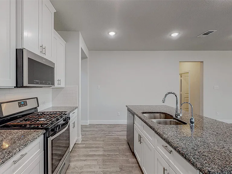 961 Waterview Dr — Photo 6
