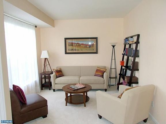 3rd image of 7 Peacedale Ct