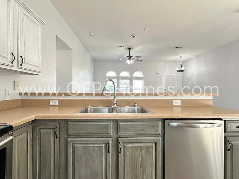 2426 Houston Cir — Photo 11