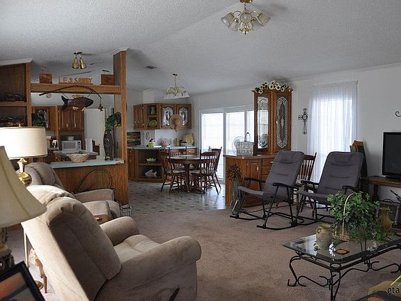 3rd image of 16866 Elm Ln