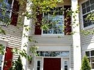 530 Golden Valley Ln, Algonquin, IL 60102