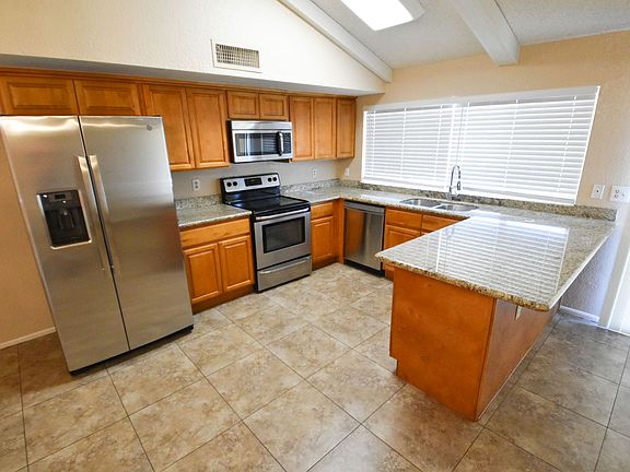 5th image of 4127 W Dahlia Dr