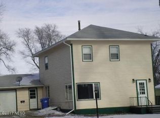 102 5th Ave NE, Clark, SD 57225