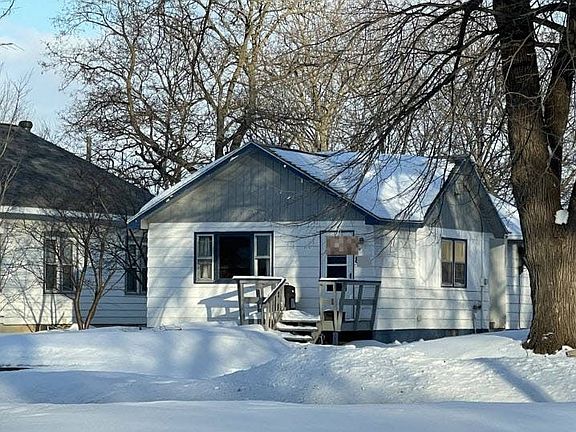 3rd image of 831 Willow St