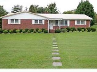 18 Fairlane Dr, Mauldin, SC 29662