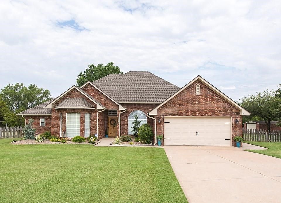 1st image of 14701 Spruce Dr