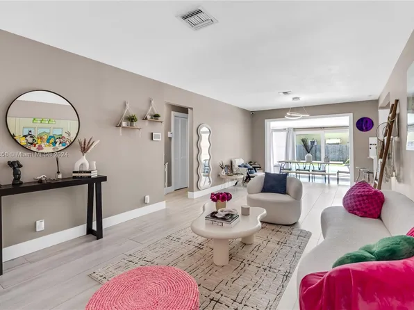 1040 NE 149th St, North Miami, FL 33161