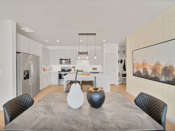 5th image of 6025 N Ceylon St #8-106