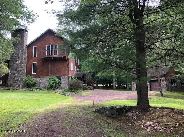 133 N Evergreen Dr, Greentown, PA 18426