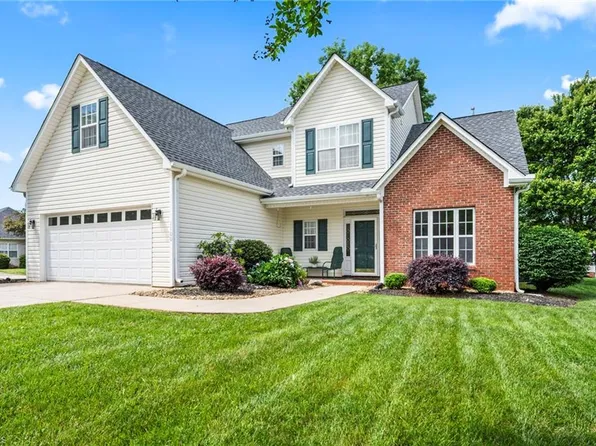 1100 Wellesley Place Dr, Lewisville, NC 27023