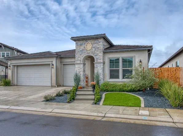 934 Talus Way S, Madera, CA 93636