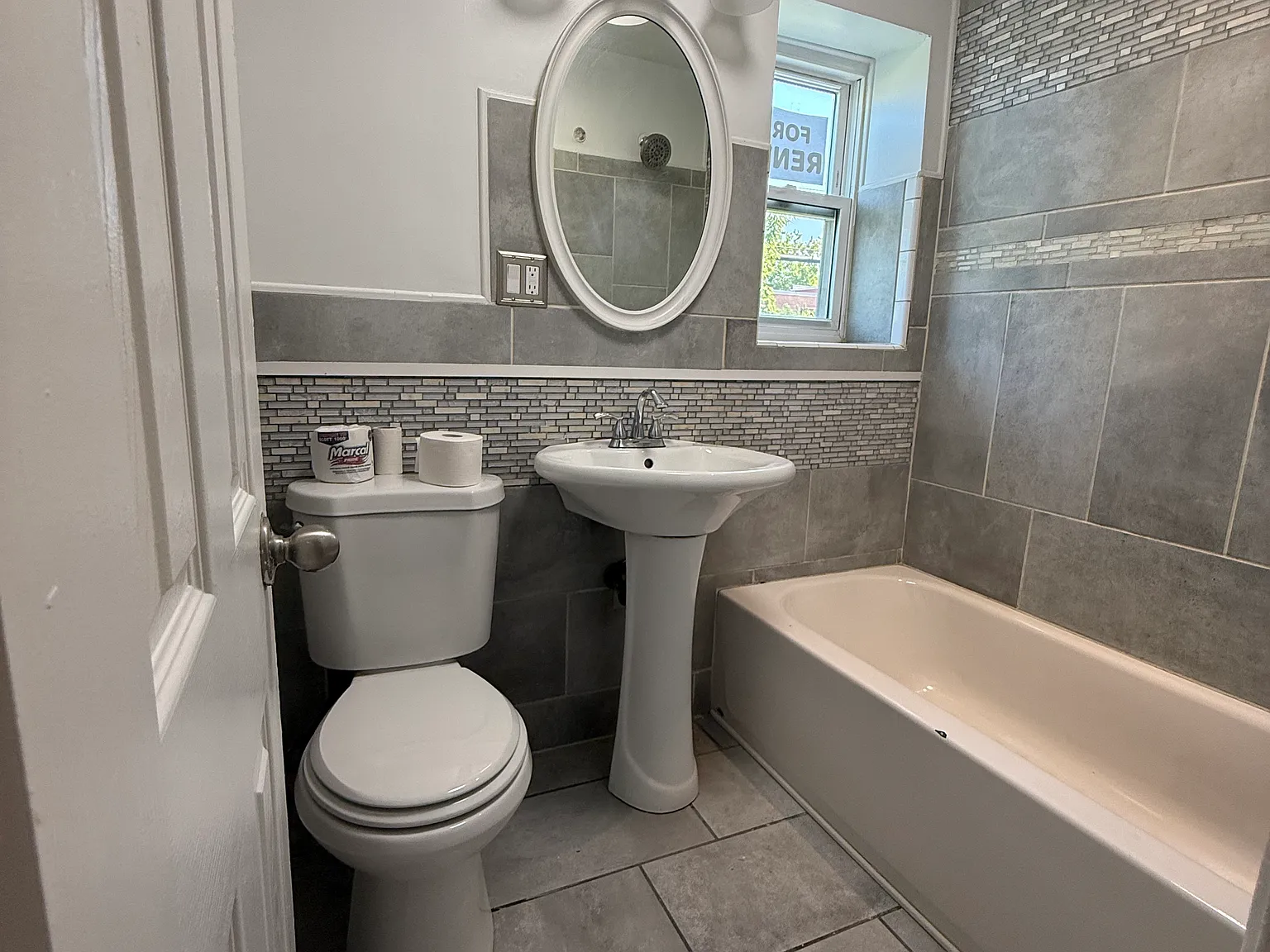 3 bed, 1000 sqft, $3,500 — Photo 2