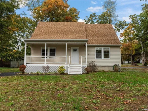 599 Granny Road, Medford, NY 11763