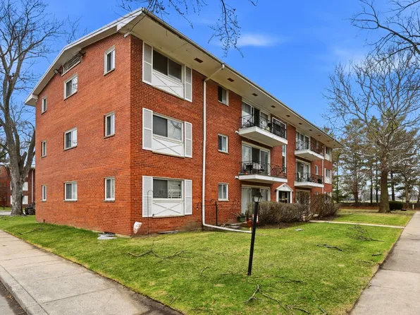 10111 Old Orchard Ct Unit 304, Skokie, IL 60076