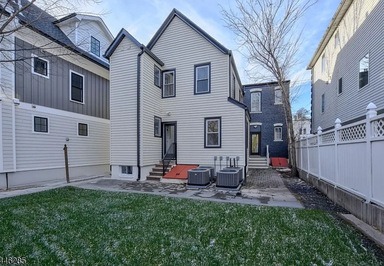 135 Forest St #1R — Photo 12