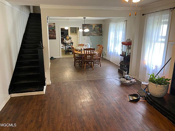 4th image of 1209 Fournier Ave