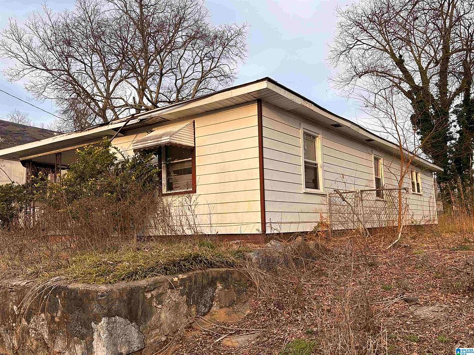 2nd image of 915 19th Pl SW