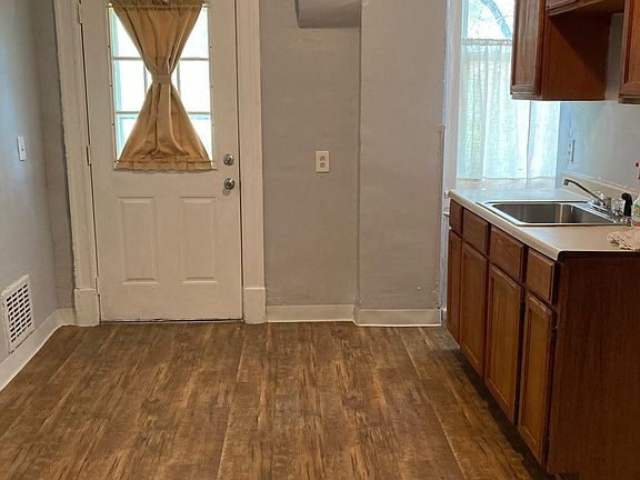 5th image of 3635 Lee Ave Floor 1