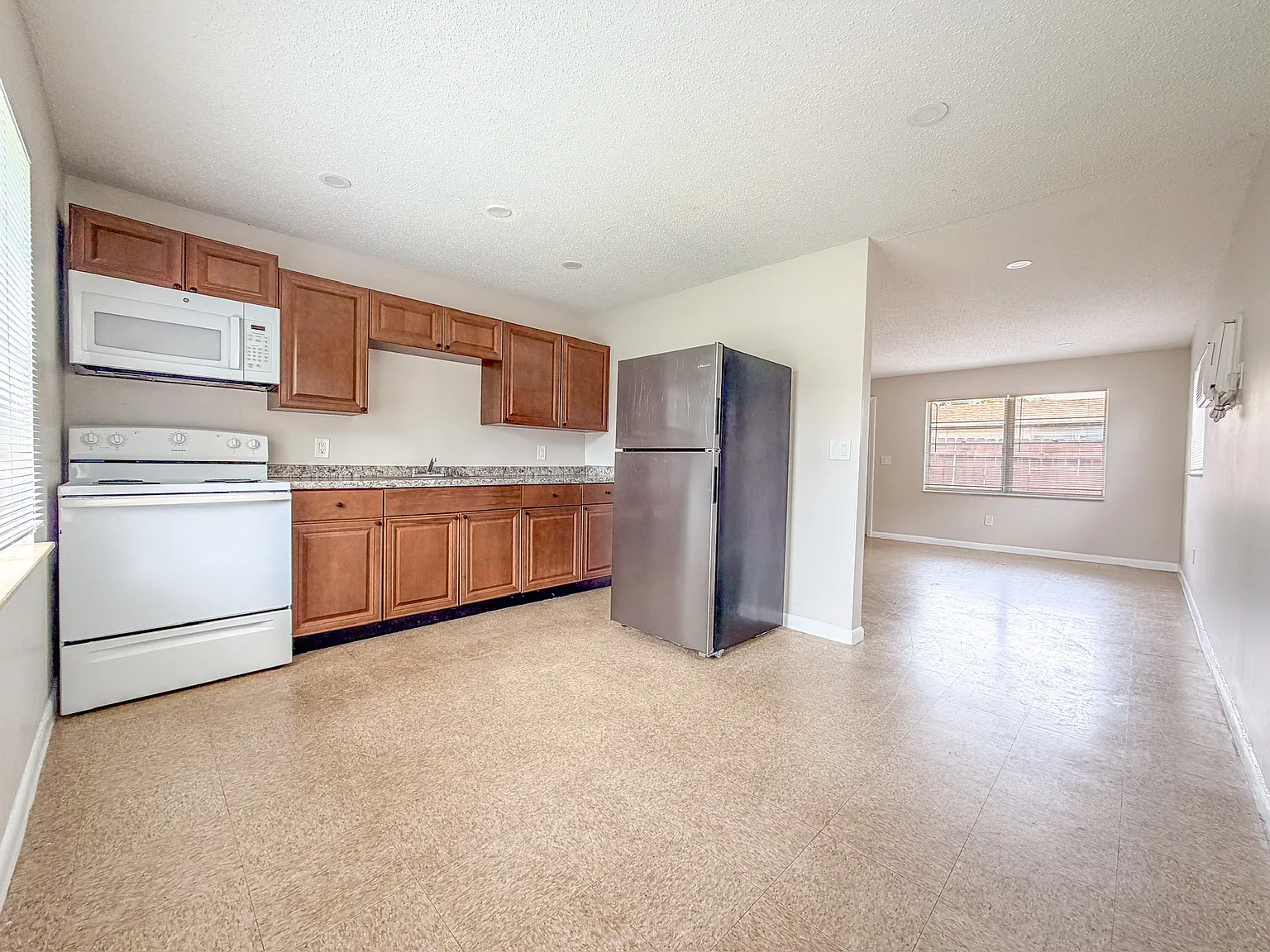 3441 Hi St - 3451 — Photo 2