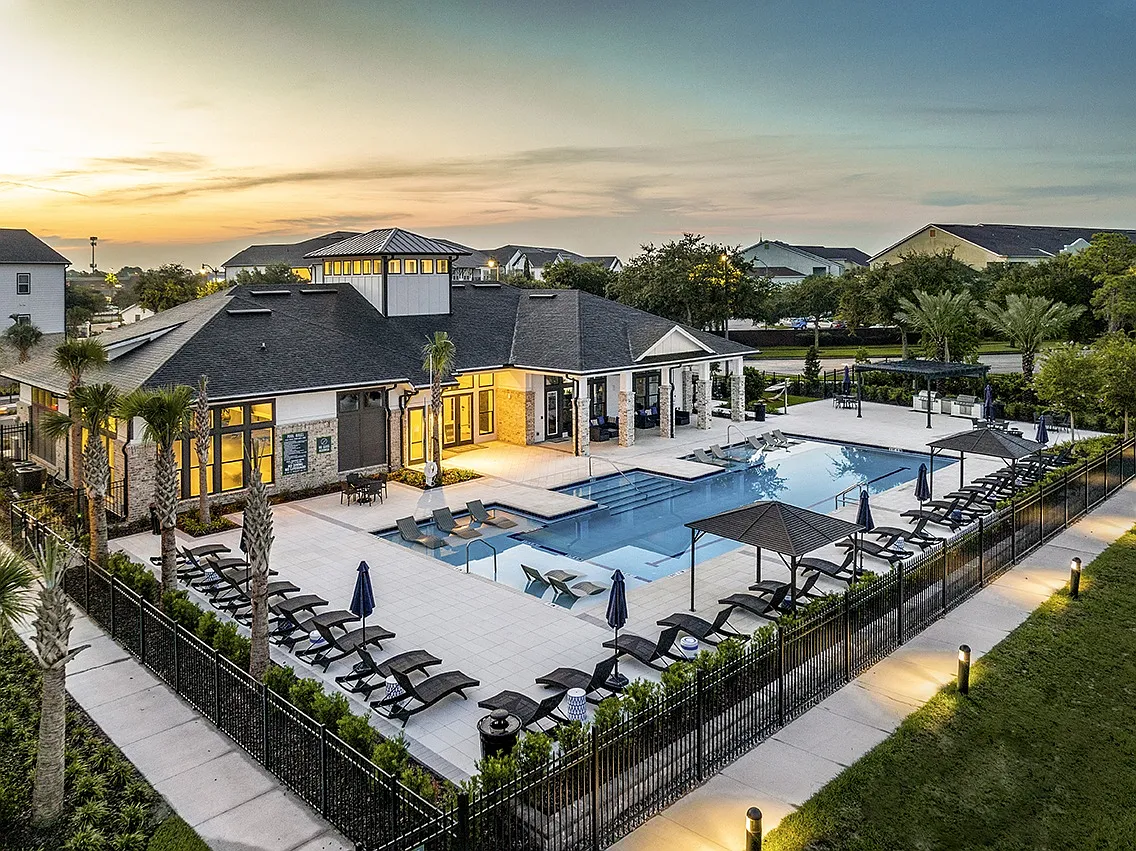The Clarke at Kendall Town Apartments — Photo 1