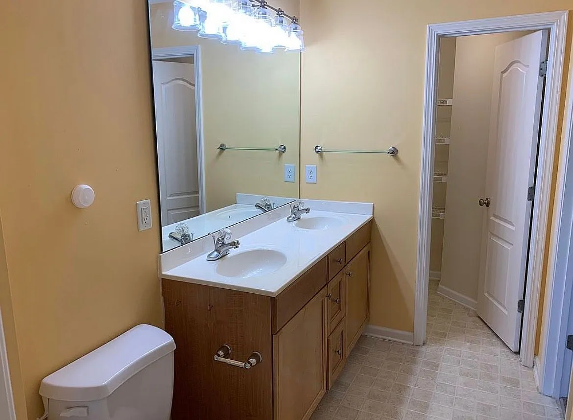 3 bed, 2.5 bath, 1388 sqft, $1,650 — Photo 3