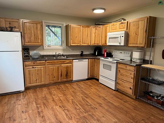 3rd image of 3591 Biathalon Ave