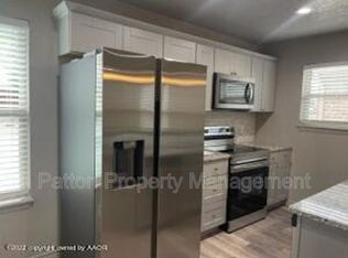 102 8th St #B, Farwell, TX 79325