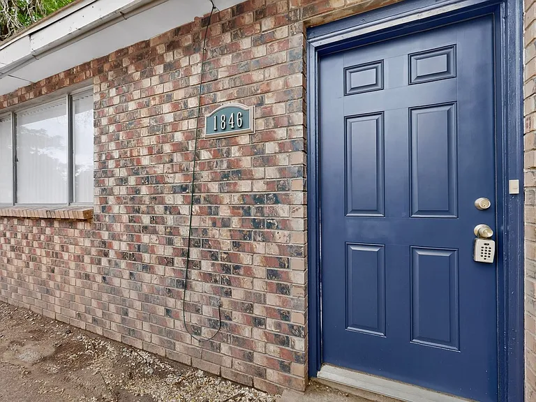 1846 Henry Cir SW — Photo 21