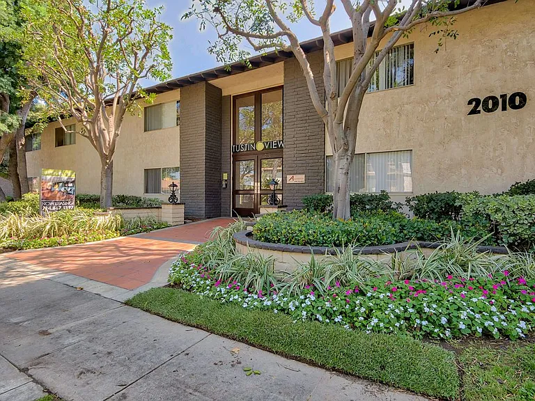 Tustin View — Photo 10