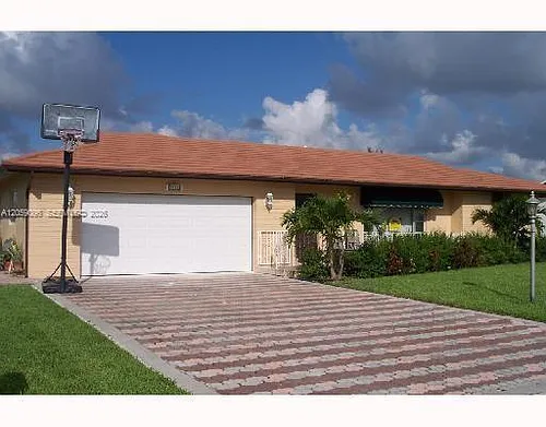 8108 NW 93rd Ter Photo 1