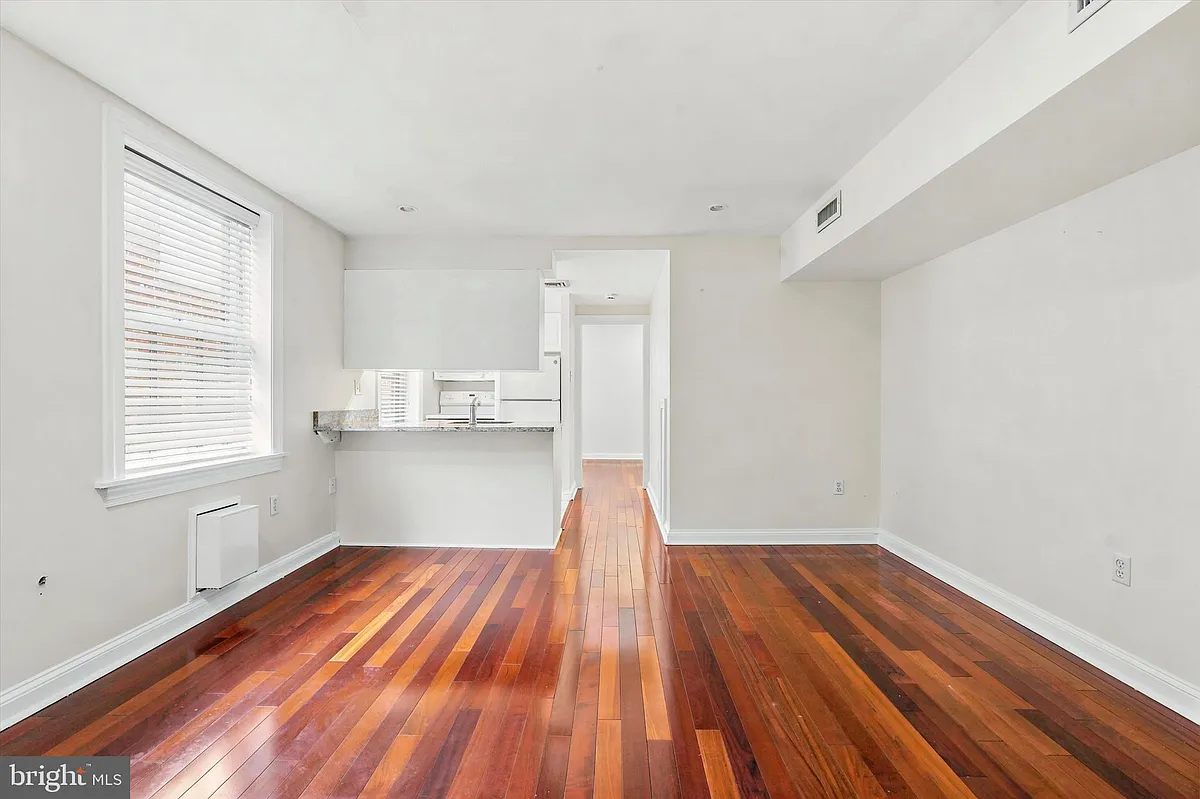 Building Photo - 238 S 8th St #3