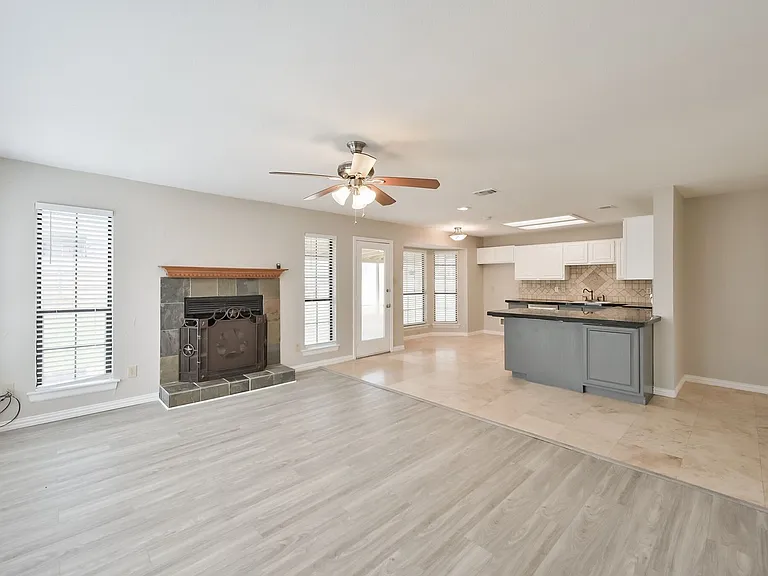 1521 Stratford Dr — Photo 9